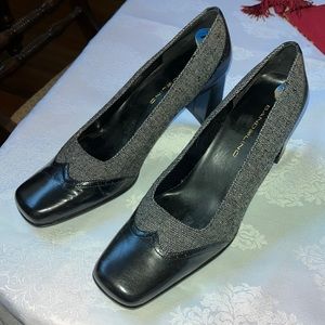 BANDOLINO black with tweed like accents, 7.5